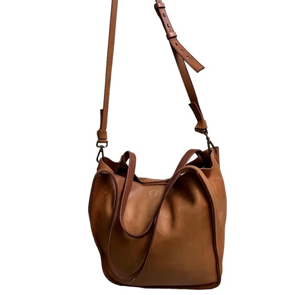 Madewell Handbags - Madewell Medium Leather Transport Tote, English saddle